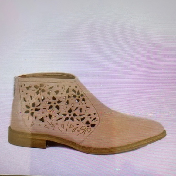 Italeau Perla Suede Leather Waterproof Laser Cut Ankle Booties 37 - Picture 1 of 12